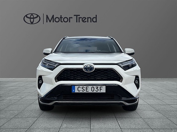 Toyota RAV4 6 of 16