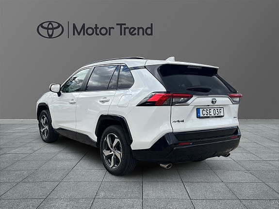 Toyota RAV4 3 of 16