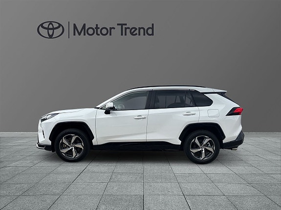 Toyota RAV4 4 of 16