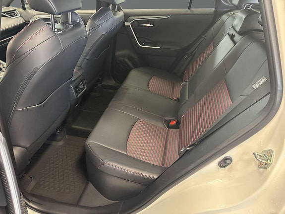 Toyota RAV4 9 of 16
