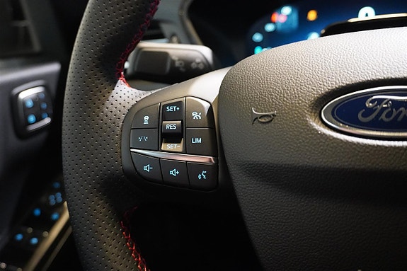 Ford Kuga 10 of 30