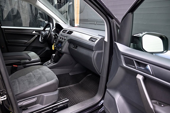 Volkswagen Caddy Maxi 11 of 21