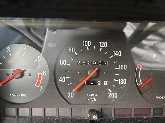 Volvo 240 10 of 10