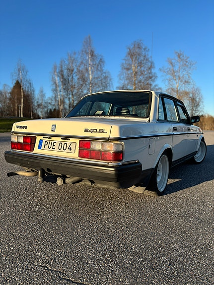 Volvo 240 5 of 10