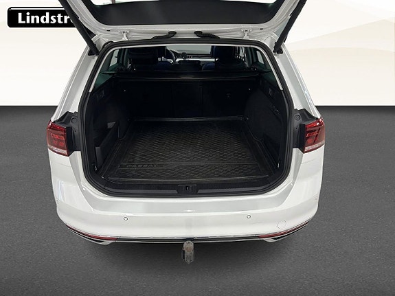 Volkswagen Passat 12 of 20