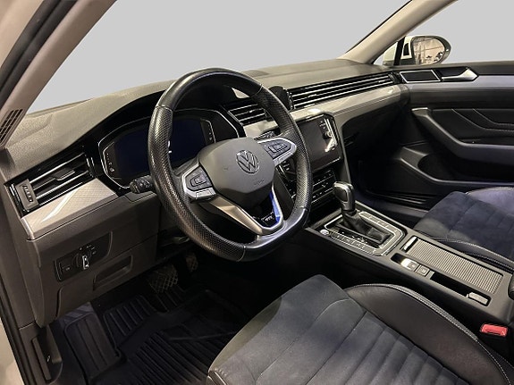 Volkswagen Passat 13 of 20