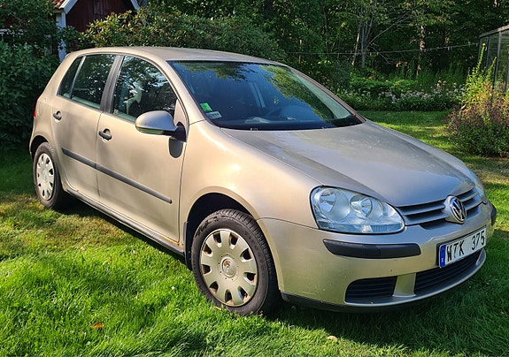 Volkswagen Golf V 2 of 4