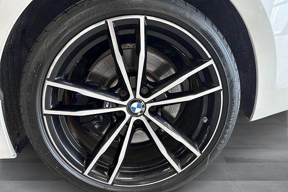 BMW 330e 9 of 9