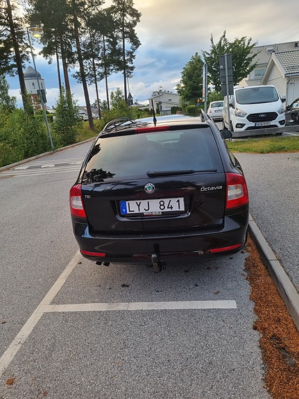 Skoda Octavia 3 of 7