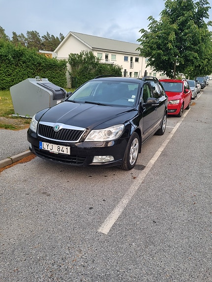 Skoda Octavia 2 of 7