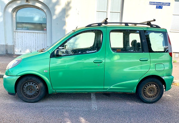 Toyota Yaris Verso 3 of 4