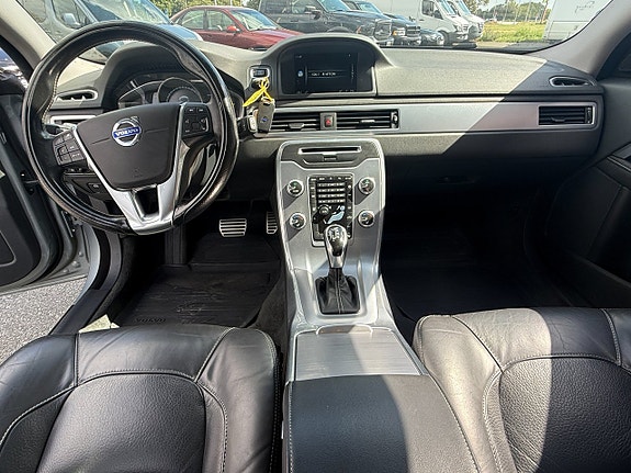 Volvo V70 11 of 17