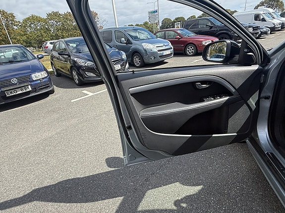 Volvo V70 12 of 17