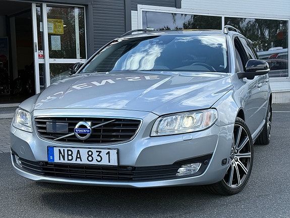 Volvo V70 2 of 17