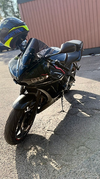 Yamaha YZF-R6 3 of 6