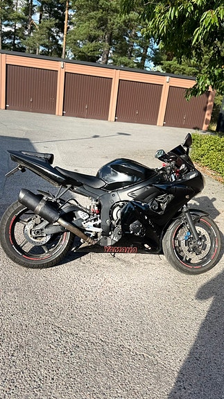 Yamaha YZF-R6 4 of 6