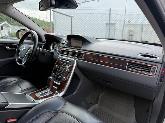 Volvo V70 10 of 13