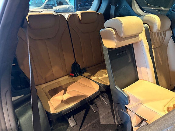 Hyundai Santa Fe 17 of 30