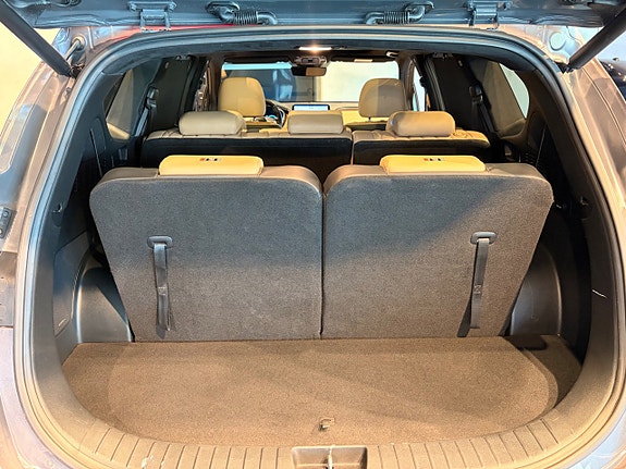 Hyundai Santa Fe 18 of 30