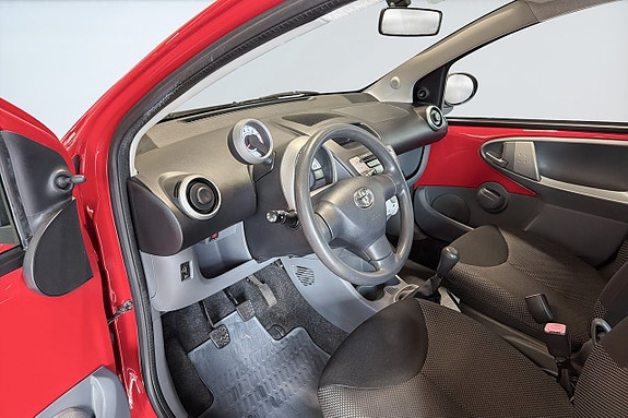 Toyota Aygo 10 of 17