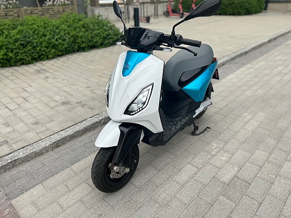 Piaggio 1 4 of 5