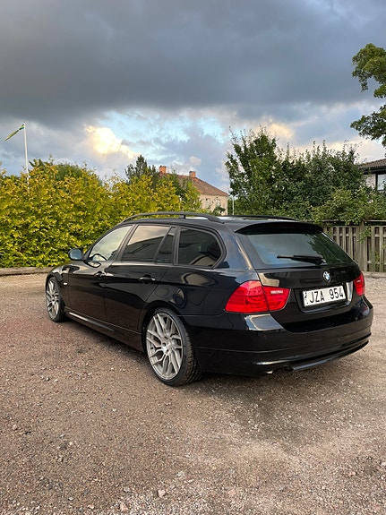BMW 320d 2 of 7