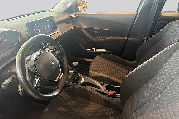 Peugeot 2008 8 of 17