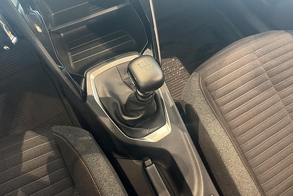 Peugeot 2008 12 of 17