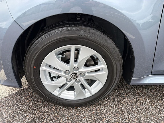 Toyota Yaris 25 of 25