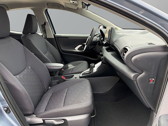 Toyota Yaris 8 of 25
