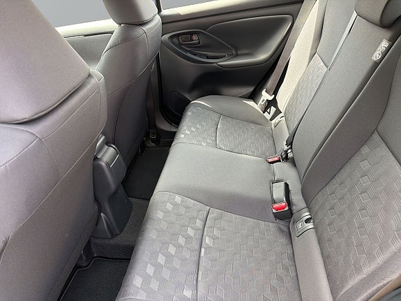 Toyota Yaris 9 of 25