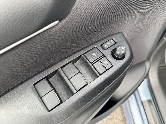 Toyota Yaris 15 of 25