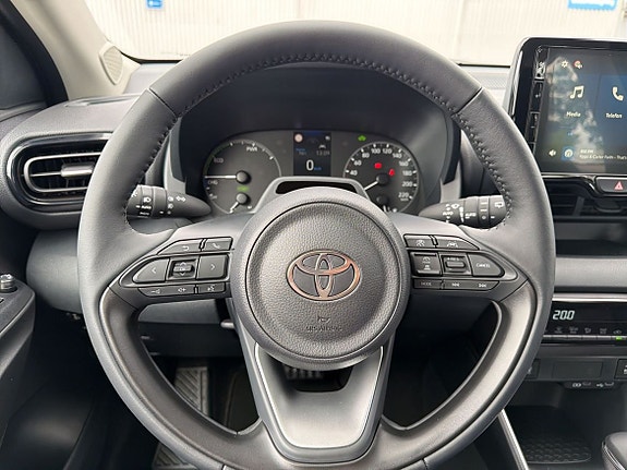 Toyota Yaris 17 of 25