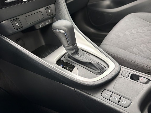 Toyota Yaris 19 of 25