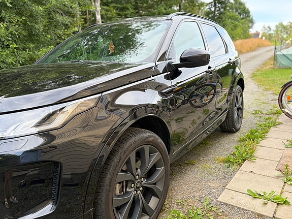 Land Rover Discovery Sport 2 of 3