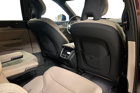 Volvo EX90 11 of 16