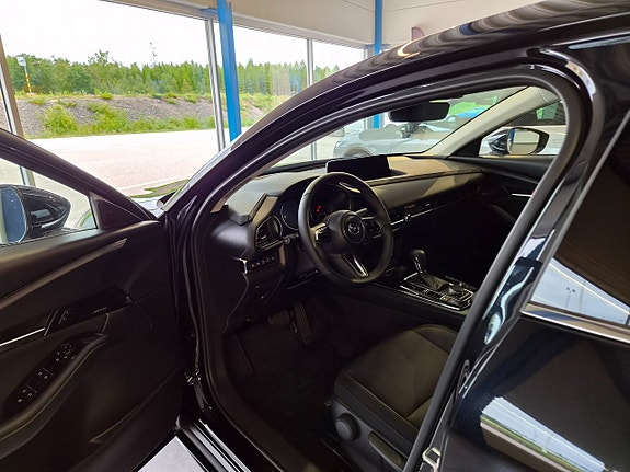 Mazda CX-30 9 of 15