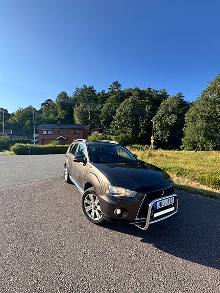 Mitsubishi Outlander 2 of 13