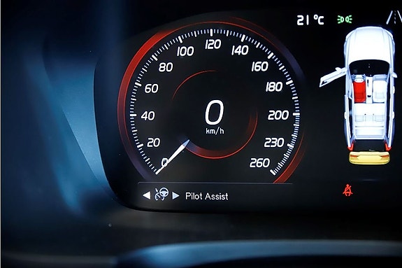 Volvo V90 Cross Country 10 of 13