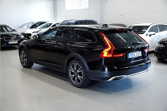 Volvo V90 Cross Country 4 of 13