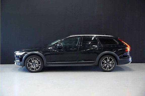 Volvo V90 Cross Country 3 of 13