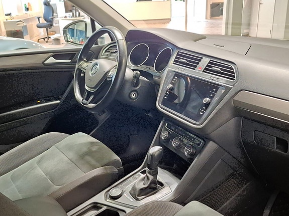 Volkswagen Tiguan Allspace 28 of 30