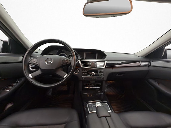 Mercedes-Benz E220 22 of 29