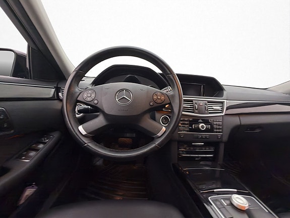 Mercedes-Benz E220 12 of 29