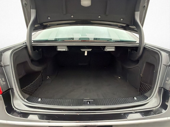 Mercedes-Benz E220 25 of 29