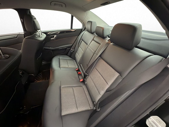 Mercedes-Benz E220 24 of 29