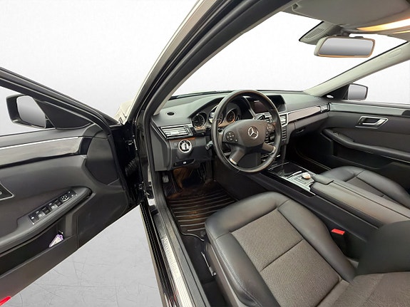 Mercedes-Benz E220 10 of 29