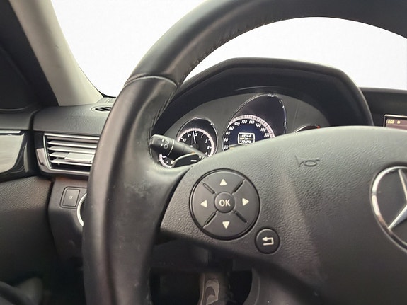 Mercedes-Benz E220 14 of 29