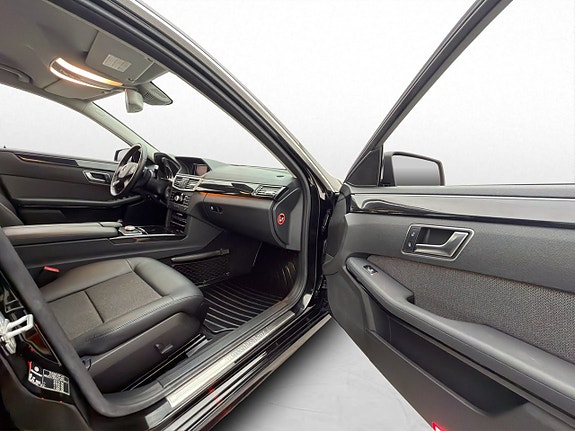 Mercedes-Benz E220 23 of 29