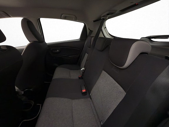 Toyota Yaris 25 of 30
